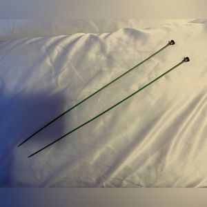 Size 1 aluminum knitting needles.